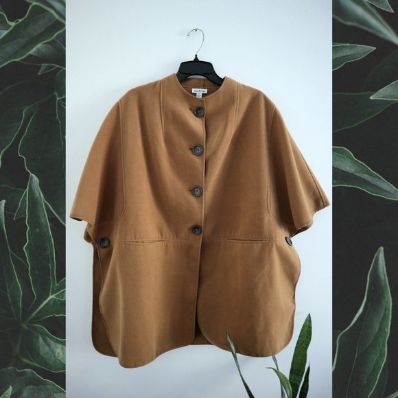 Joan Rivers Jackets & Blazers - 🌸SALE🌸 Joan Rivers Cape